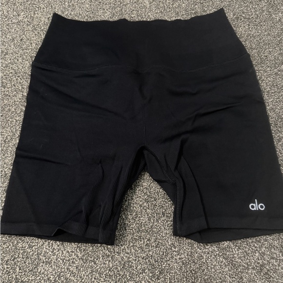 ALO Yoga Pants - ALO Yoga Women's Black Bike Shorts